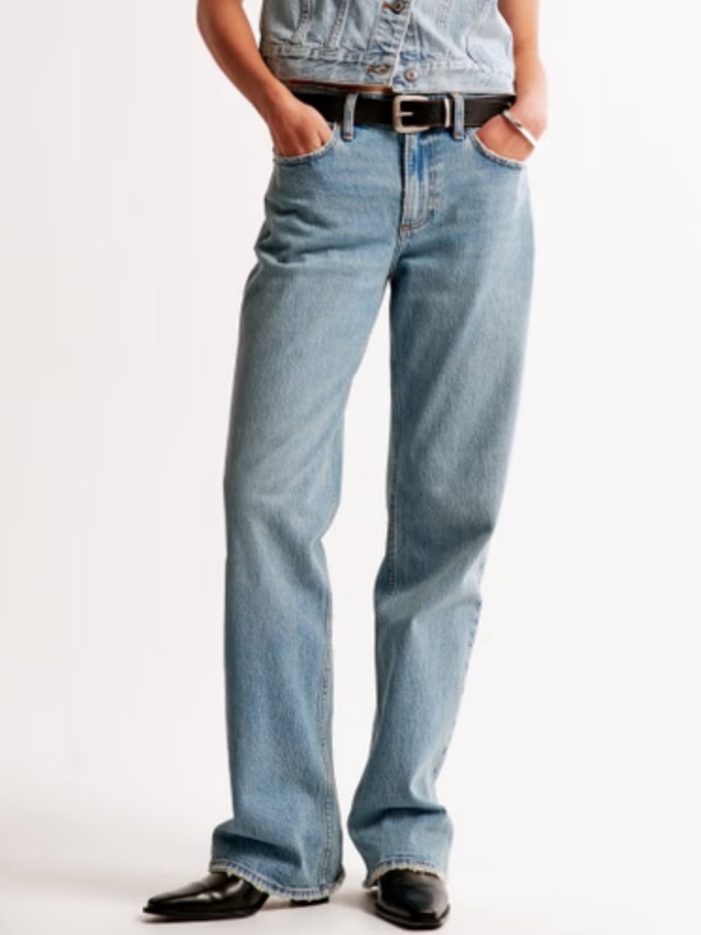 Abercrombie Low Rise Baggy in Medium Tinted size 30 Short